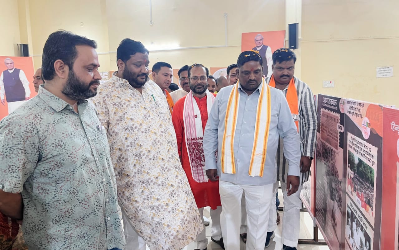 भाजपा स्थापना दिवस पर जनसंघ से भाजपा तक सम्पूर्ण यात्रा विषय पर प्रदर्शनी का हुआ उद्घाटन